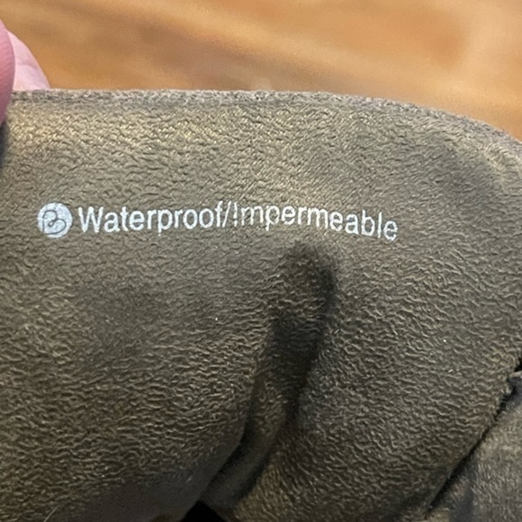 Blondo Waterproof Ankle Booties w/ Front Zipper. In EUC. Size 11. Padding. - Picture 6 of 7